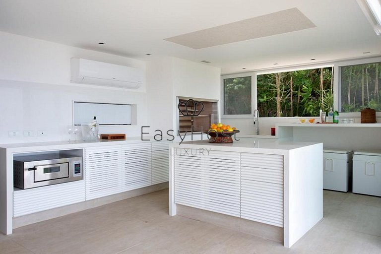 House for sale in Angra dos Reis, with beach and pool.