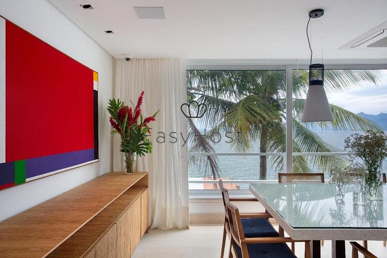 Casa en venta en Angra dos Reis, con playa y piscina.