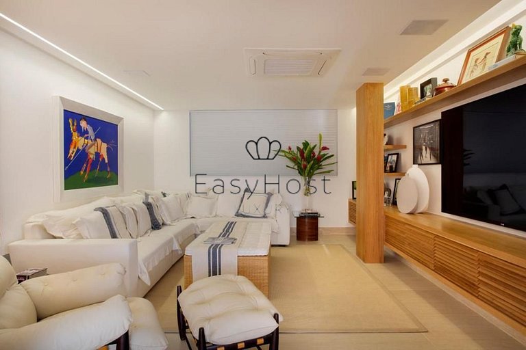 Casa en venta en Angra dos Reis, con playa y piscina.