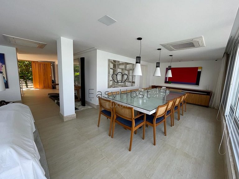 Casa en venta en Angra dos Reis, con playa y piscina.