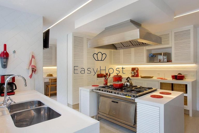 House for sale in Angra dos Reis, with beach and pool.