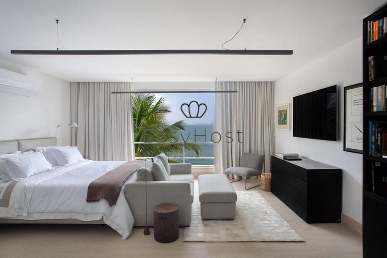 Casa à venda em Angra dos Reis, com praia e piscina