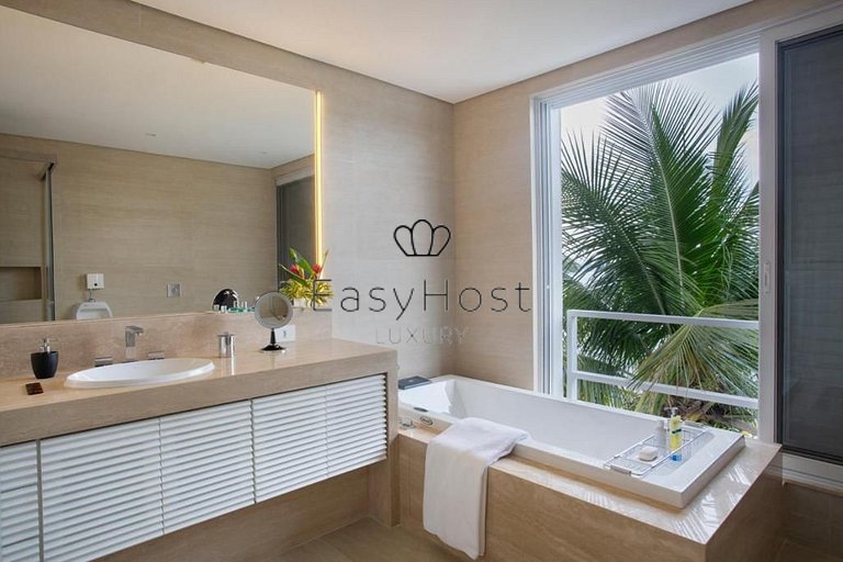 Casa à venda em Angra dos Reis, com praia e piscina