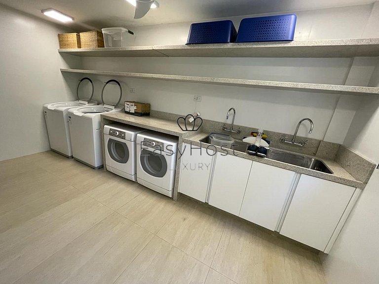 Casa en venta en Angra dos Reis, con playa y piscina.