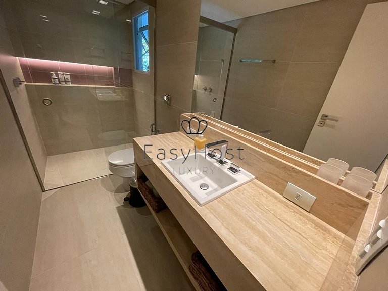 Casa en venta en Angra dos Reis, con playa y piscina.