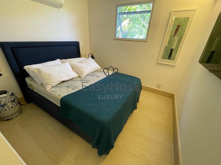 Casa à venda em Angra dos Reis, com praia e piscina