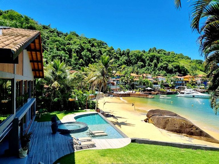 Casa à venda pé na areia com piscina beira mar e praia