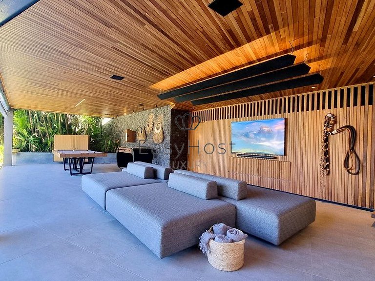 Casa frente al mar en venta con piscina y acceso al mar.