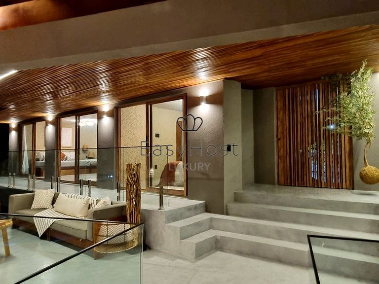 Casa frente al mar en venta con piscina y acceso al mar.