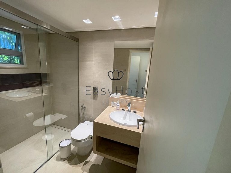 Casa à venda em Angra dos Reis, com praia e piscina