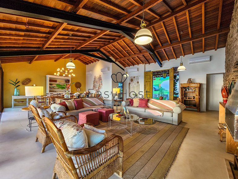Aluguel de casa luxuosa em Angra com praia e piscina