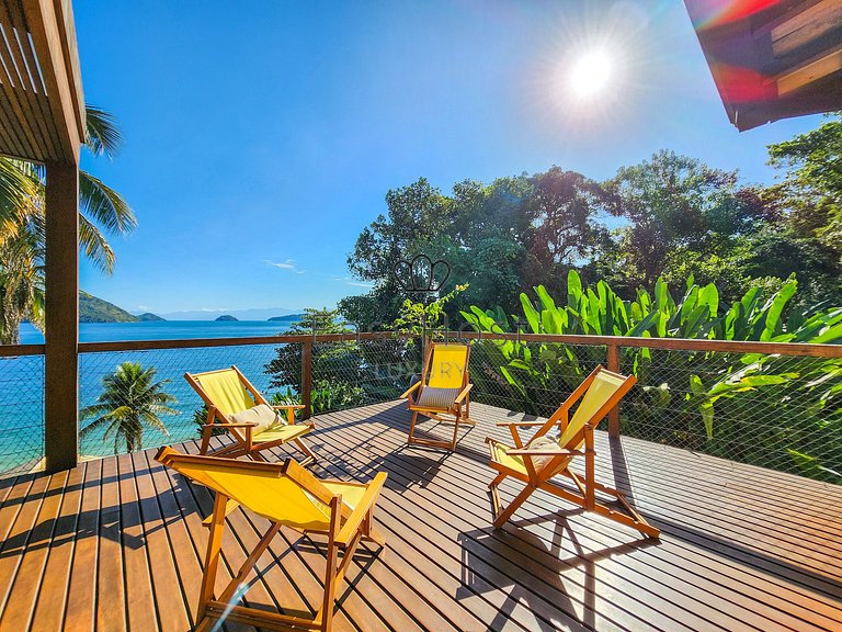 Aluguel de casa luxuosa em Angra com praia e piscina
