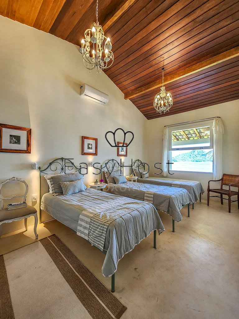 Aluguel de casa luxuosa em Angra com praia e piscina
