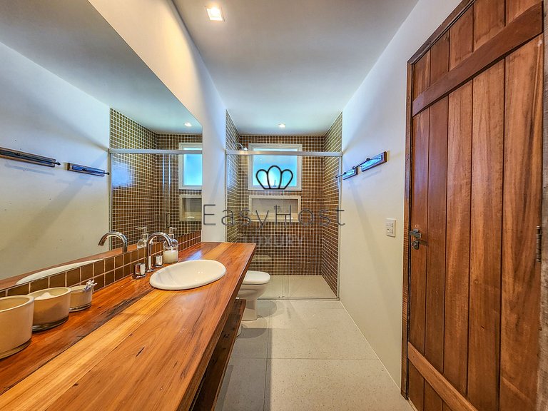 Aluguel de casa luxuosa em Angra com praia e piscina