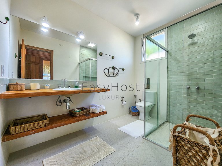 Aluguel de casa luxuosa em Angra com praia e piscina