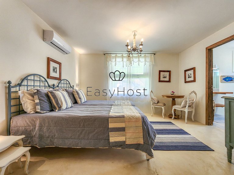 Aluguel de casa luxuosa em Angra com praia e piscina