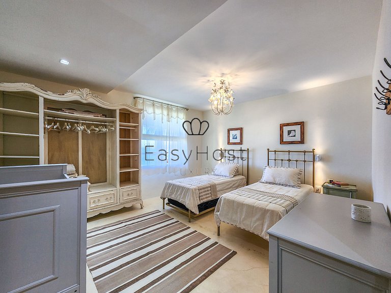 Aluguel de casa luxuosa em Angra com praia e piscina