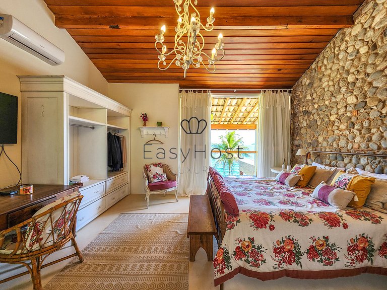 Aluguel de casa luxuosa em Angra com praia e piscina