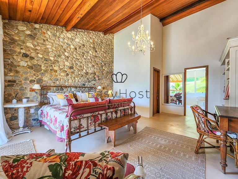 Aluguel de casa luxuosa em Angra com praia e piscina