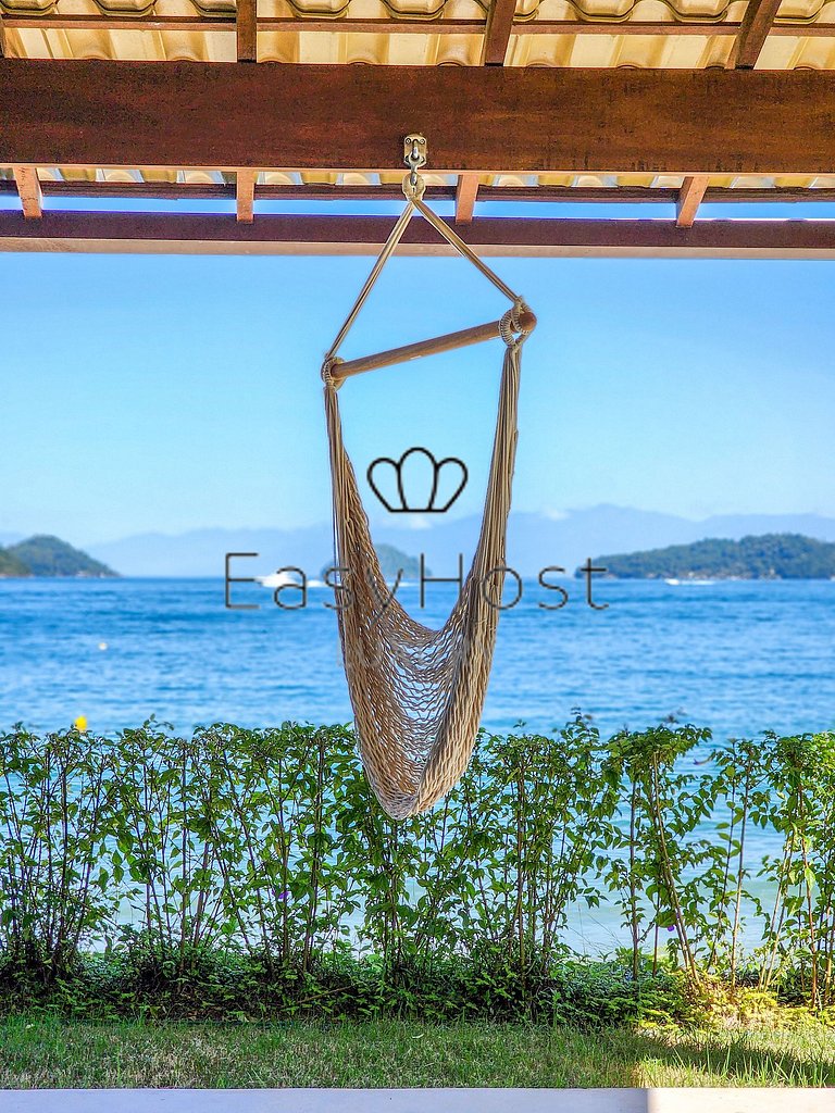 Aluguel de casa luxuosa em Angra com praia e piscina