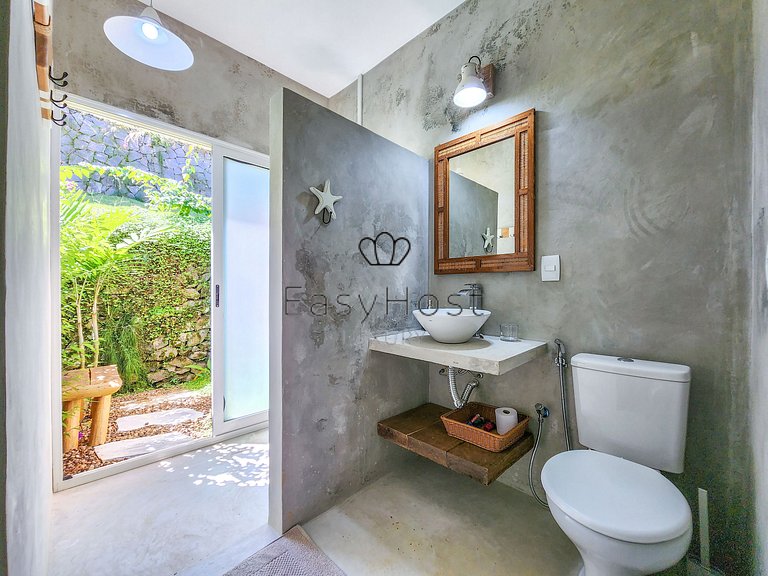 Aluguel de casa luxuosa em Angra com praia e piscina