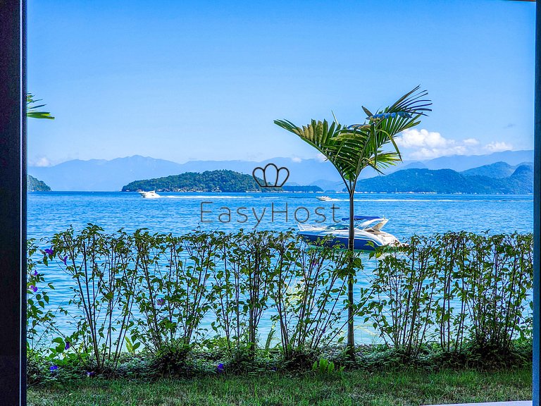 Aluguel de casa luxuosa em Angra com praia e piscina