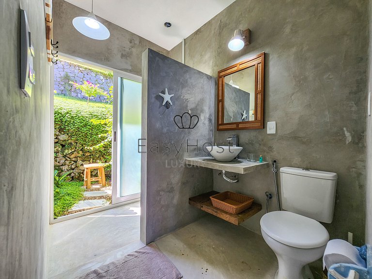 Aluguel de casa luxuosa em Angra com praia e piscina