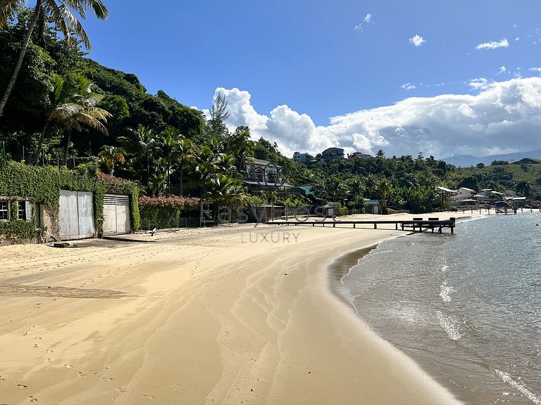 Beachfront house for rent with pool and sauna