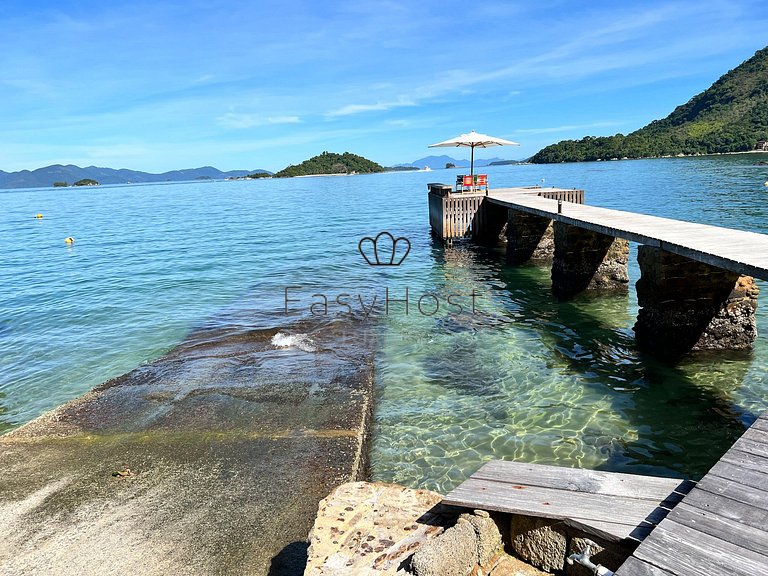 CASA ESPETACULTAR À VENDA EM CONDOMÍNIO COM PRAIA - ANGV095