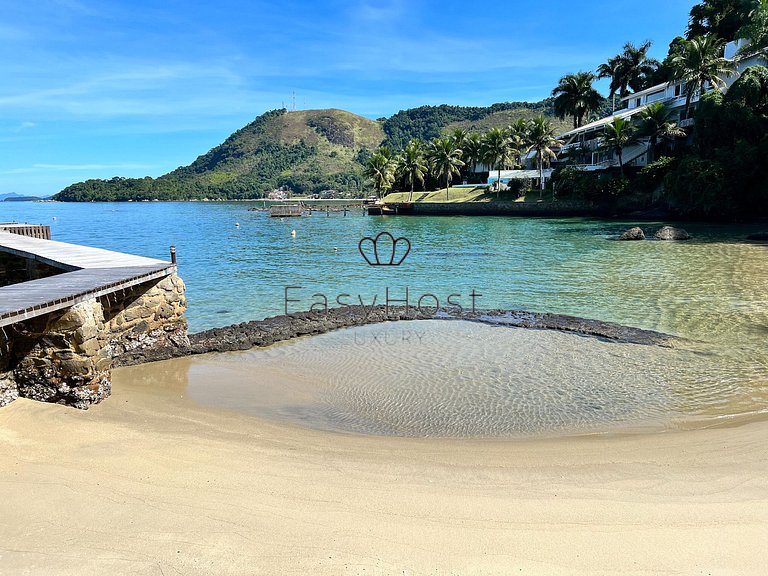 CASA ESPETACULTAR À VENDA EM CONDOMÍNIO COM PRAIA - ANGV095