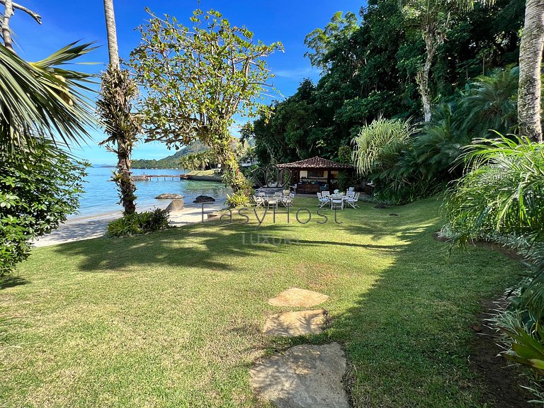 CASA ESPETACULTAR À VENDA EM CONDOMÍNIO COM PRAIA - ANGV095