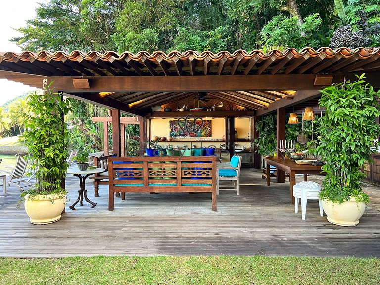 CASA ESPETACULTAR À VENDA EM CONDOMÍNIO COM PRAIA - ANGV095
