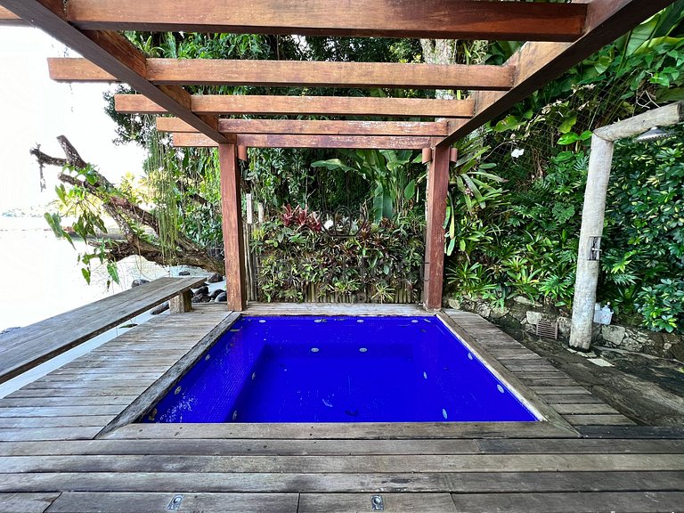 CASA ESPETACULTAR À VENDA EM CONDOMÍNIO COM PRAIA - ANGV095
