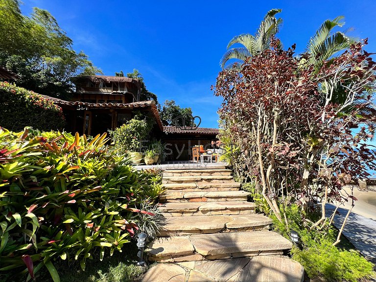CASA ESPETACULTAR À VENDA EM CONDOMÍNIO COM PRAIA - ANGV095