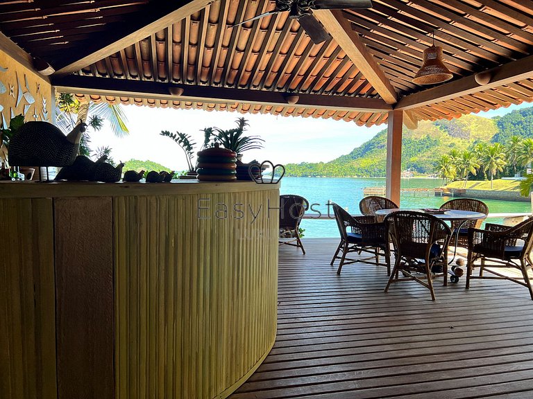 CASA ESPETACULTAR À VENDA EM CONDOMÍNIO COM PRAIA - ANGV095
