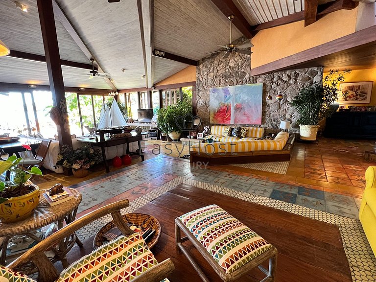 CASA ESPETACULTAR À VENDA EM CONDOMÍNIO COM PRAIA - ANGV095