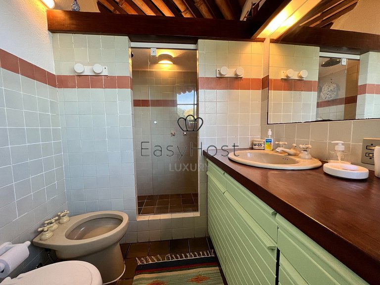 CASA ESPETACULTAR À VENDA EM CONDOMÍNIO COM PRAIA - ANGV095