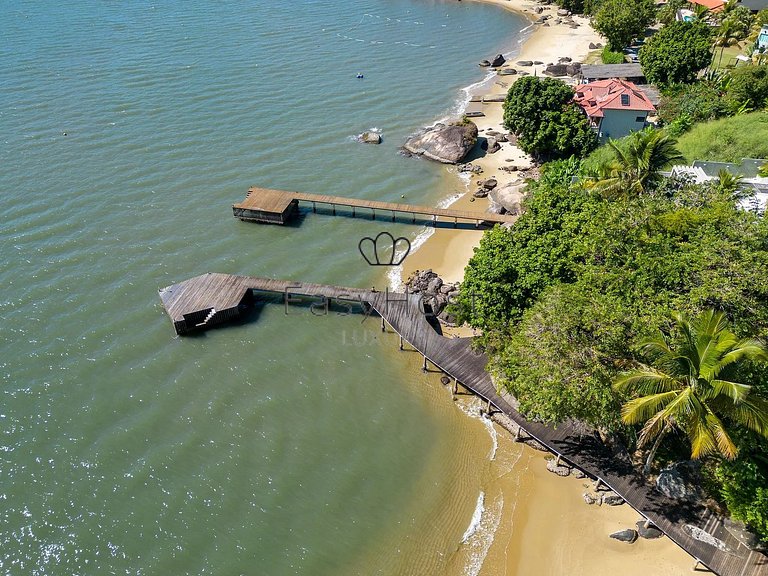 Beachfront house for rent with pool and sauna