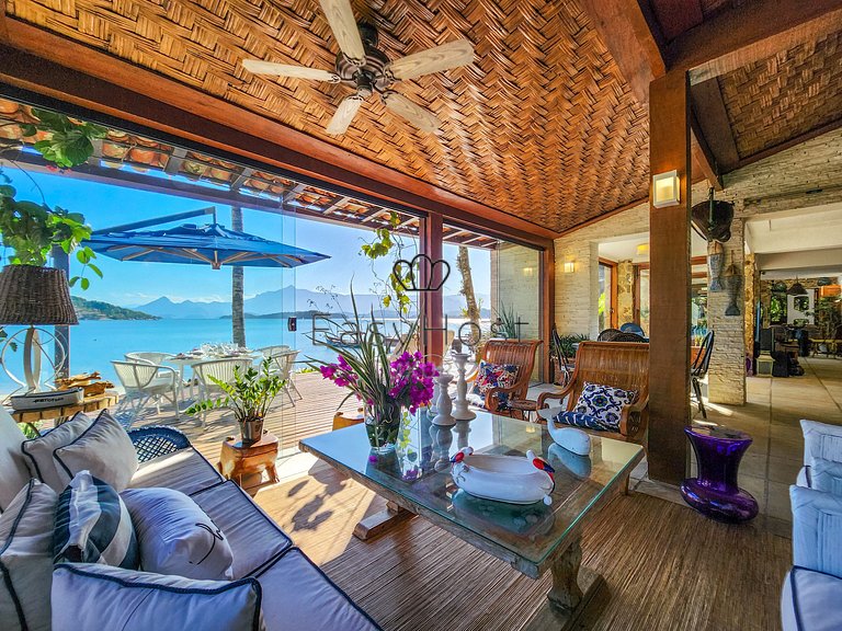 Aluguel de casa em Angra dos Reis com piscina e praia
