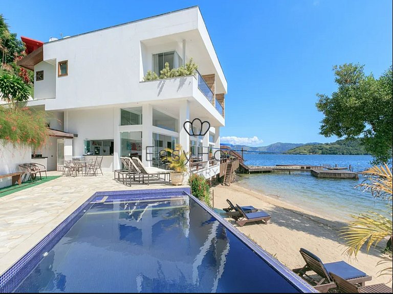 Casa a venda em Angra dos Reis com piscina