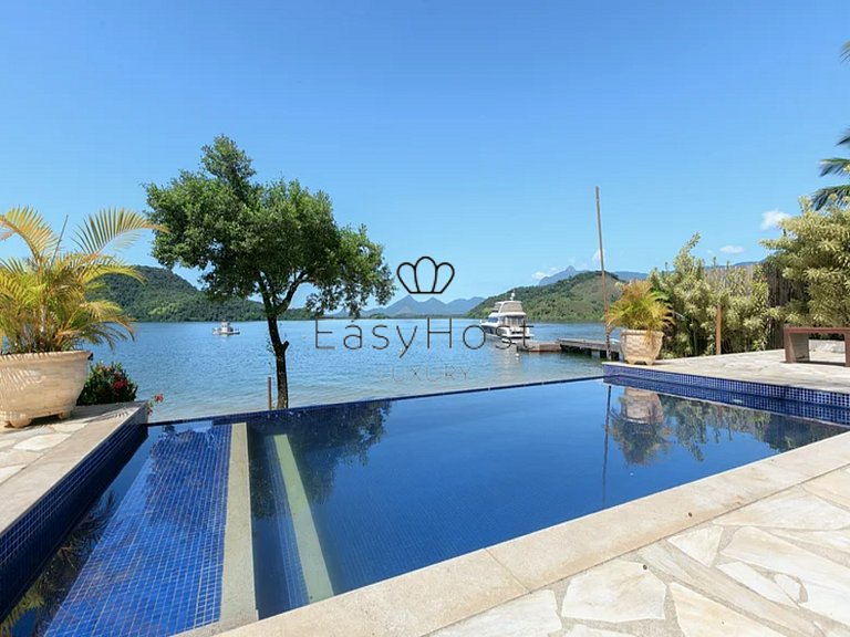 Casa a venda em Angra dos Reis com piscina