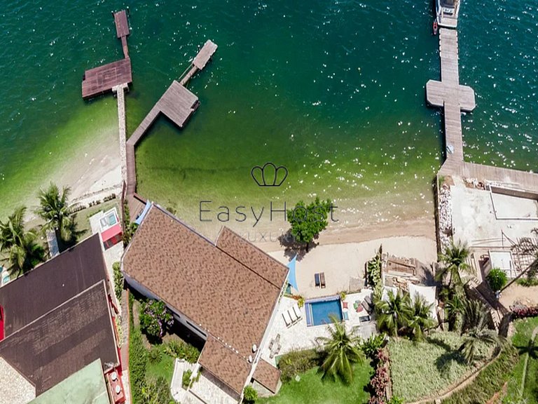 Casa a venda em Angra dos Reis com piscina
