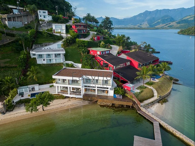 Casa a venda em Angra dos Reis com piscina