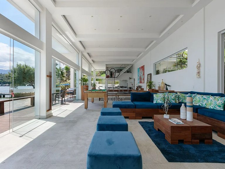 Casa a venda em Angra dos Reis com piscina