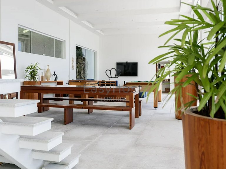 Casa a venda em Angra dos Reis com piscina