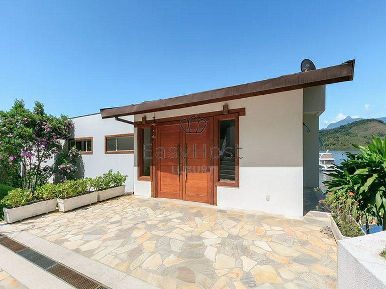 Casa a venda em Angra dos Reis com piscina