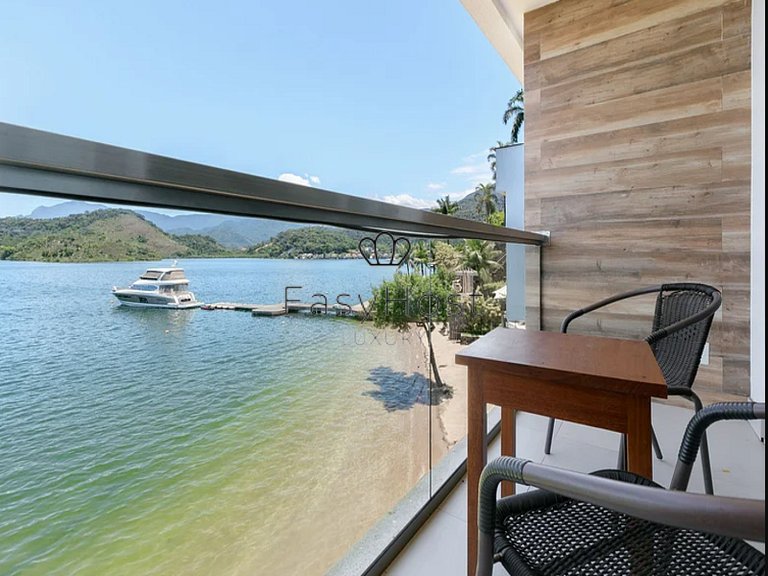 Casa a venda em Angra dos Reis com piscina