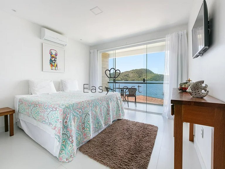 Casa a venda em Angra dos Reis com piscina
