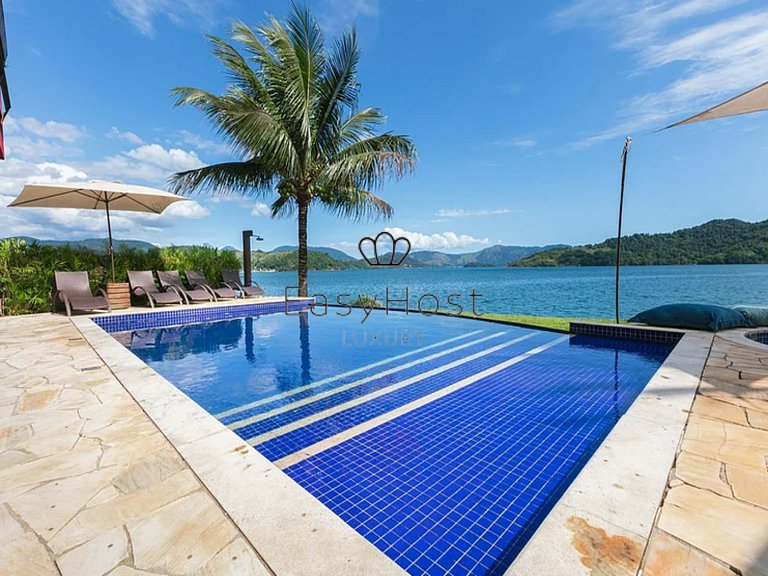 Casa a venda em Angra dos Reis com piscina