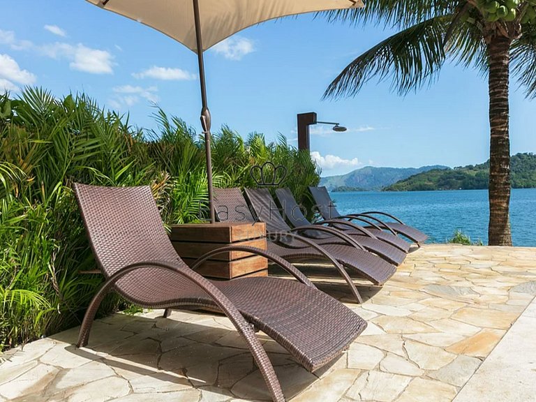 Casa a venda em Angra dos Reis com piscina